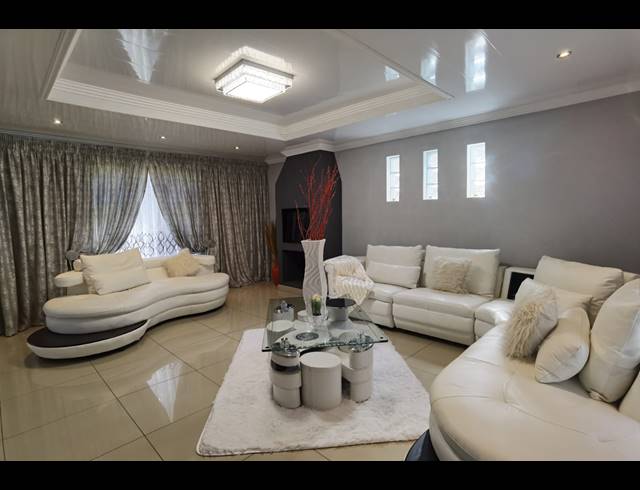 4 BEDROOM HOUSE FOR SALE IN DAL FOUCHE
